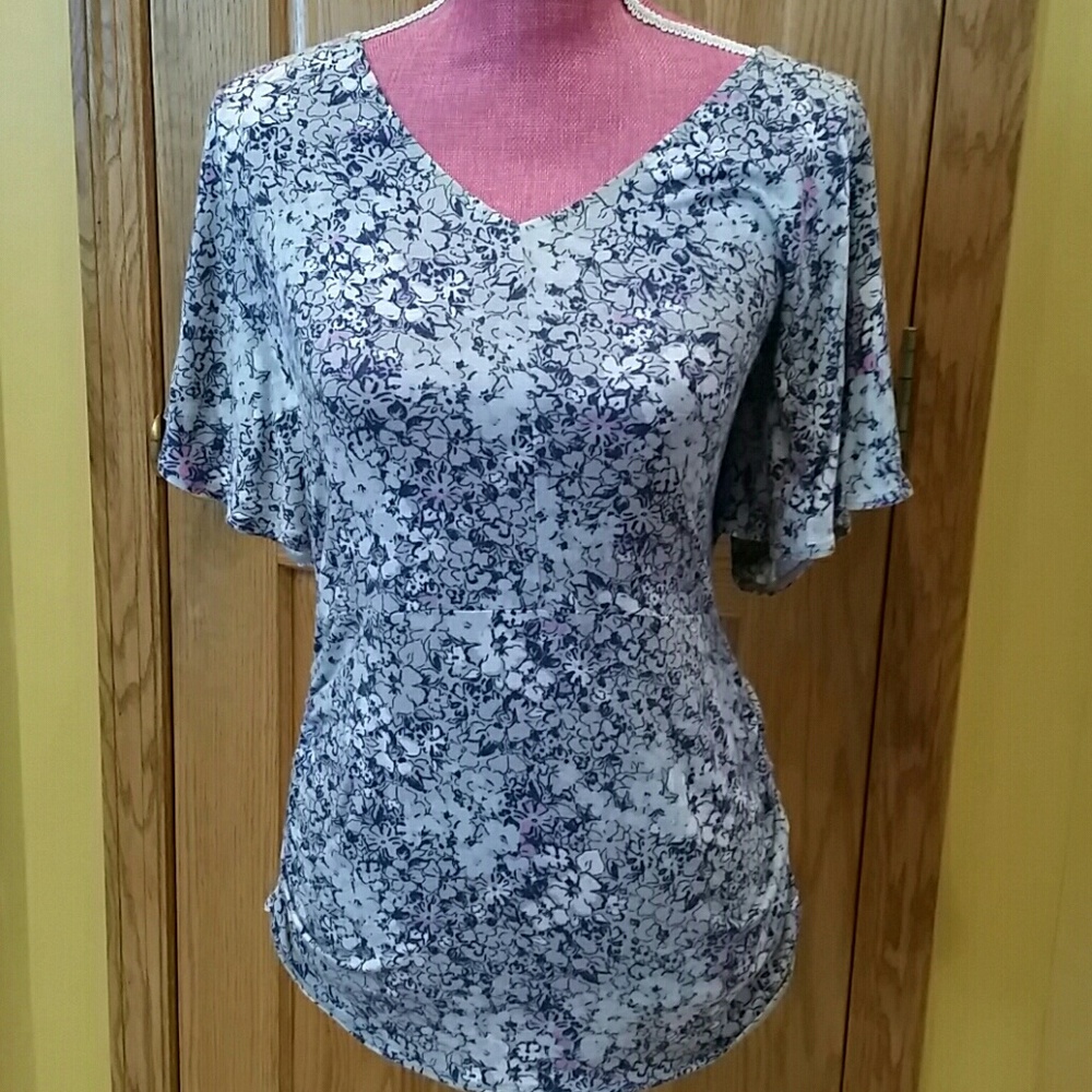 Cabi spring floral flutter sleeve ruched top
